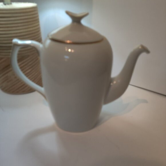 B & G Gold and Ivory Teapot 8 1/2" Tall, Copenhagen Denmark, EST 1853 Vintage - Picture 5 of 6